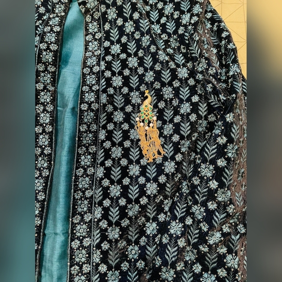 Indian men sherwani - Picture 6 of 11